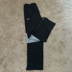 Mens under armour wind breaker sweats, XL, grey & black, has drawstring